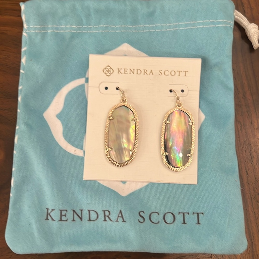 Kendra Scott Elle earrings. New with tags.
